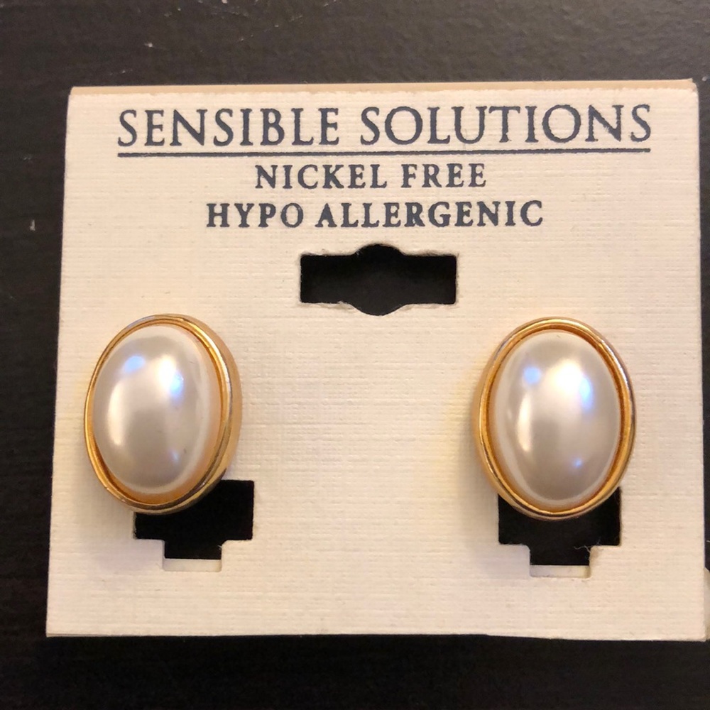 Timeless pearl clip on earrings